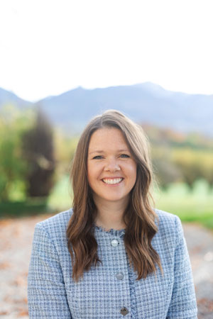 Jenna DeWalt Headshot